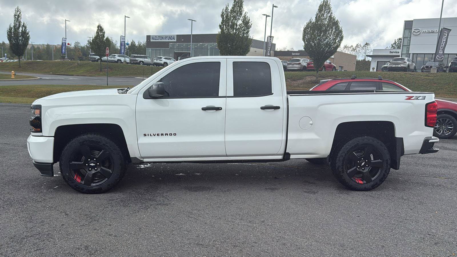 Used 2018 Chevrolet Silverado 1500 LT w/ Redline Edition image 12