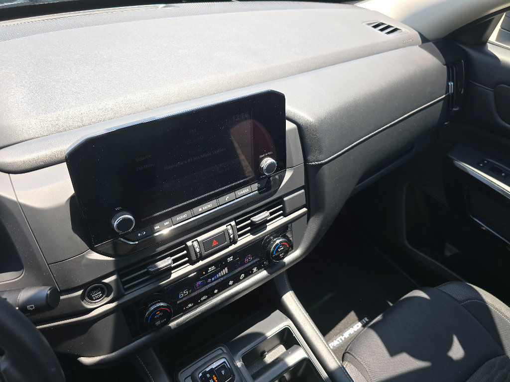Used 2023 Nissan Pathfinder S FWD image 26