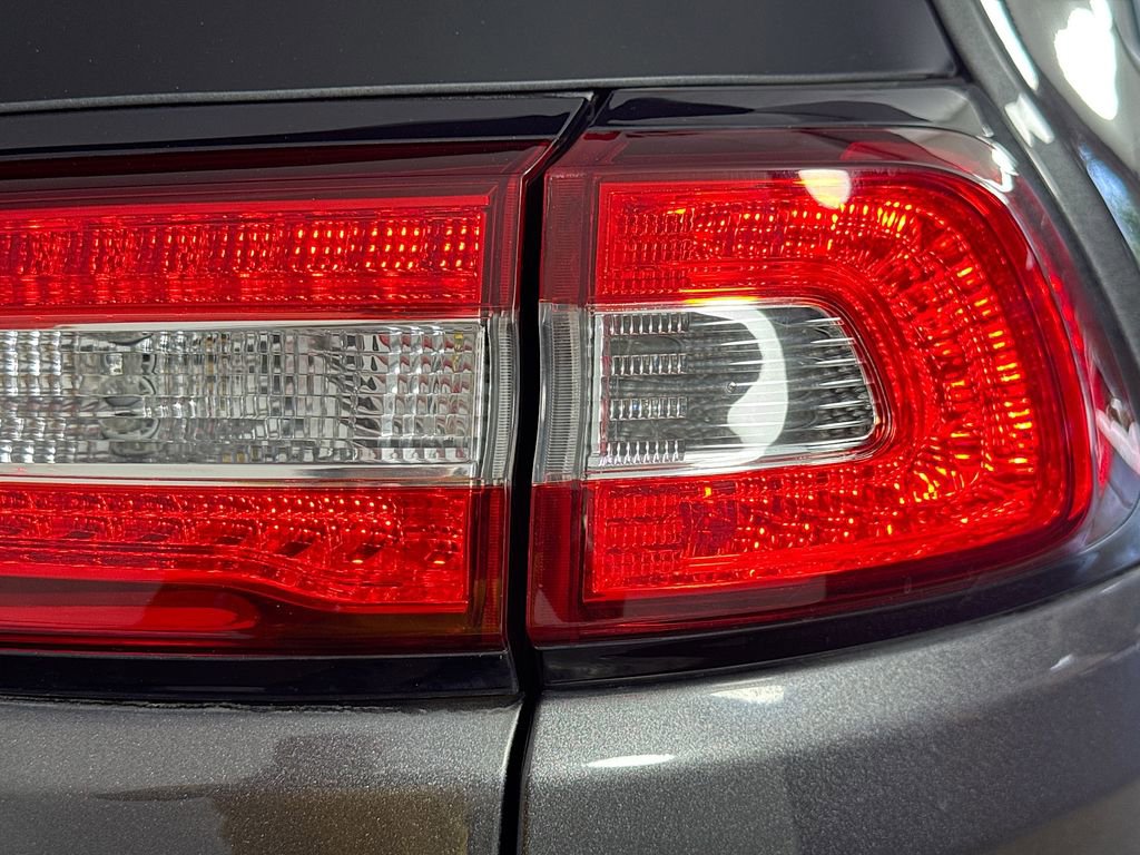 Used 2016 Jeep Cherokee Trailhawk w/ Comfort/Convenience Group AWD/4WD image 31