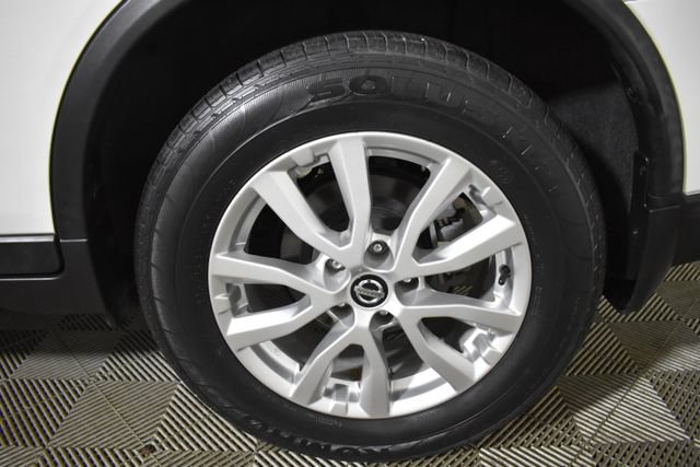 Used 2017 Nissan Rogue SV w/ SV Premium Package FWD image 40