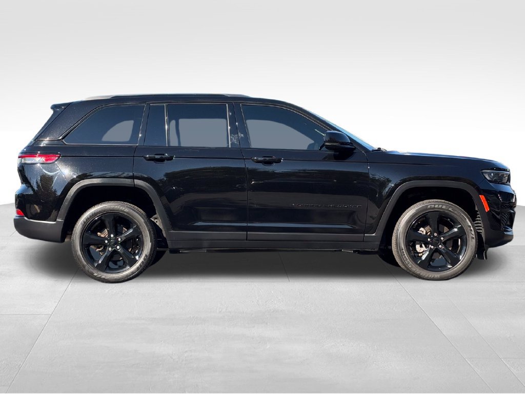 Used 2024 Jeep Grand Cherokee Altitude AWD/4WD image 8