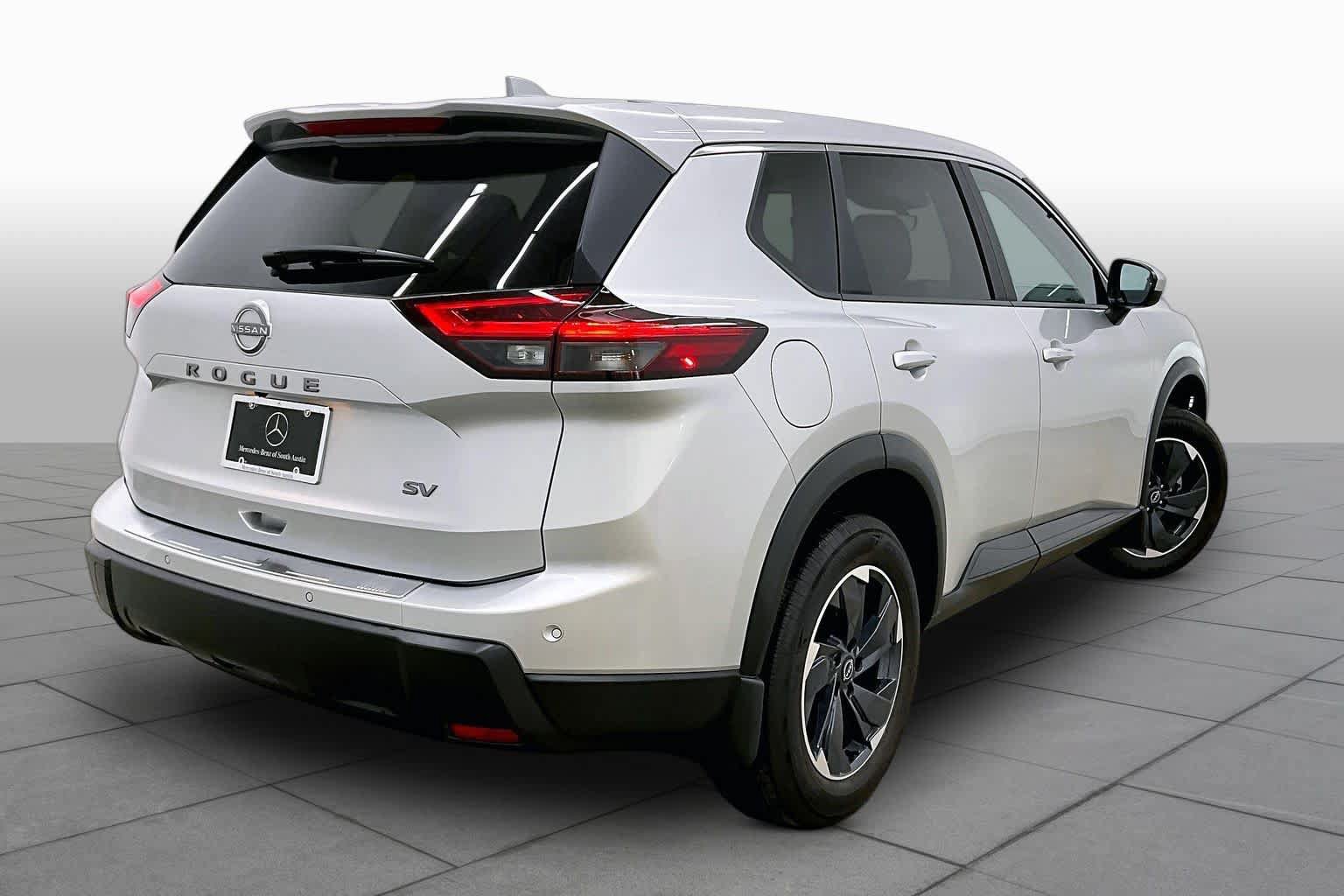 Used 2024 Nissan Rogue SV FWD image 13