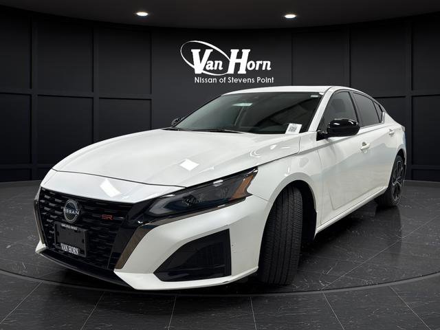 Used 2023 Nissan Altima 2.0 SR AWD/4WD image 3