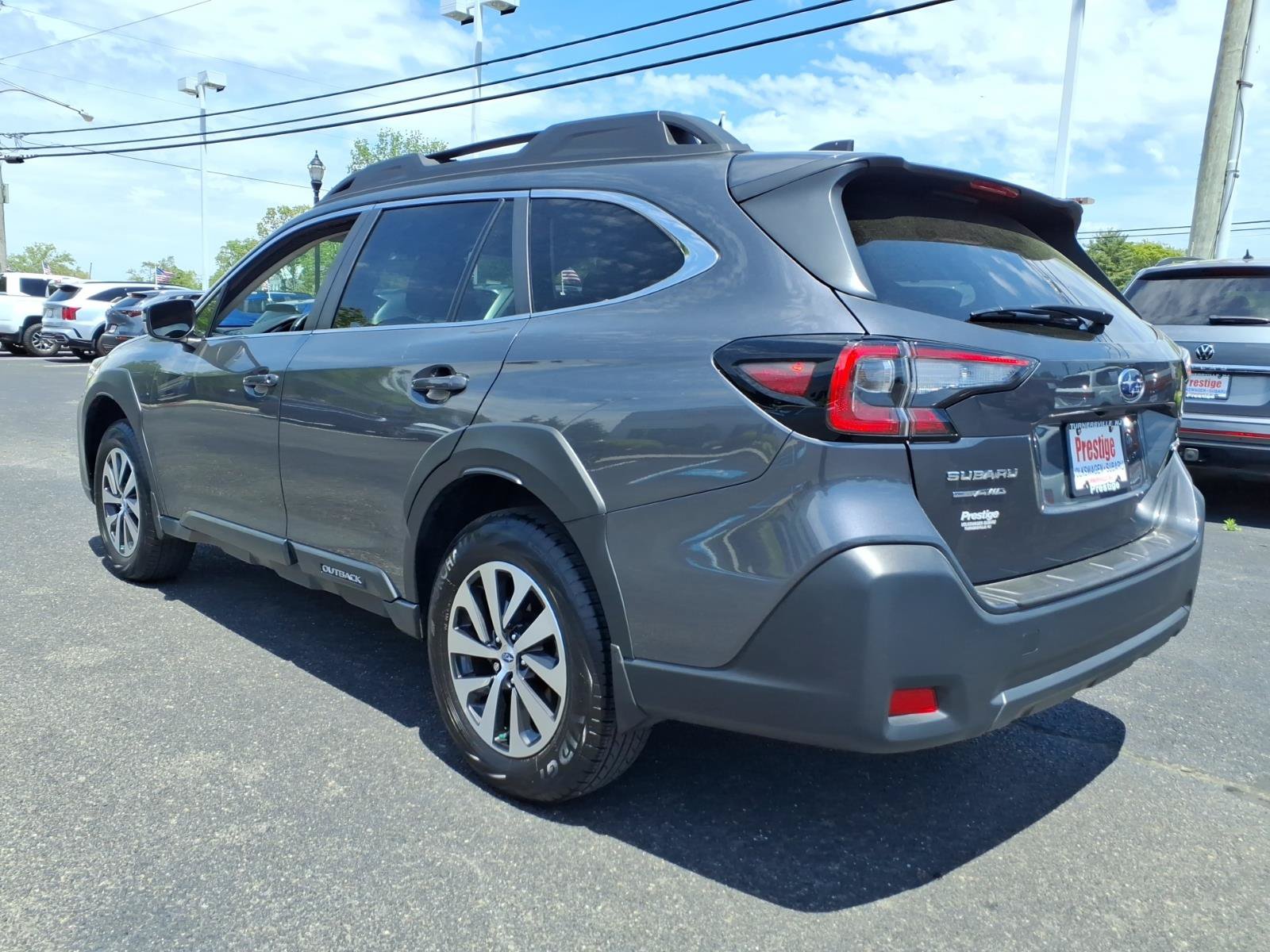 Used 2025 Subaru Outback Premium AWD/4WD image 4