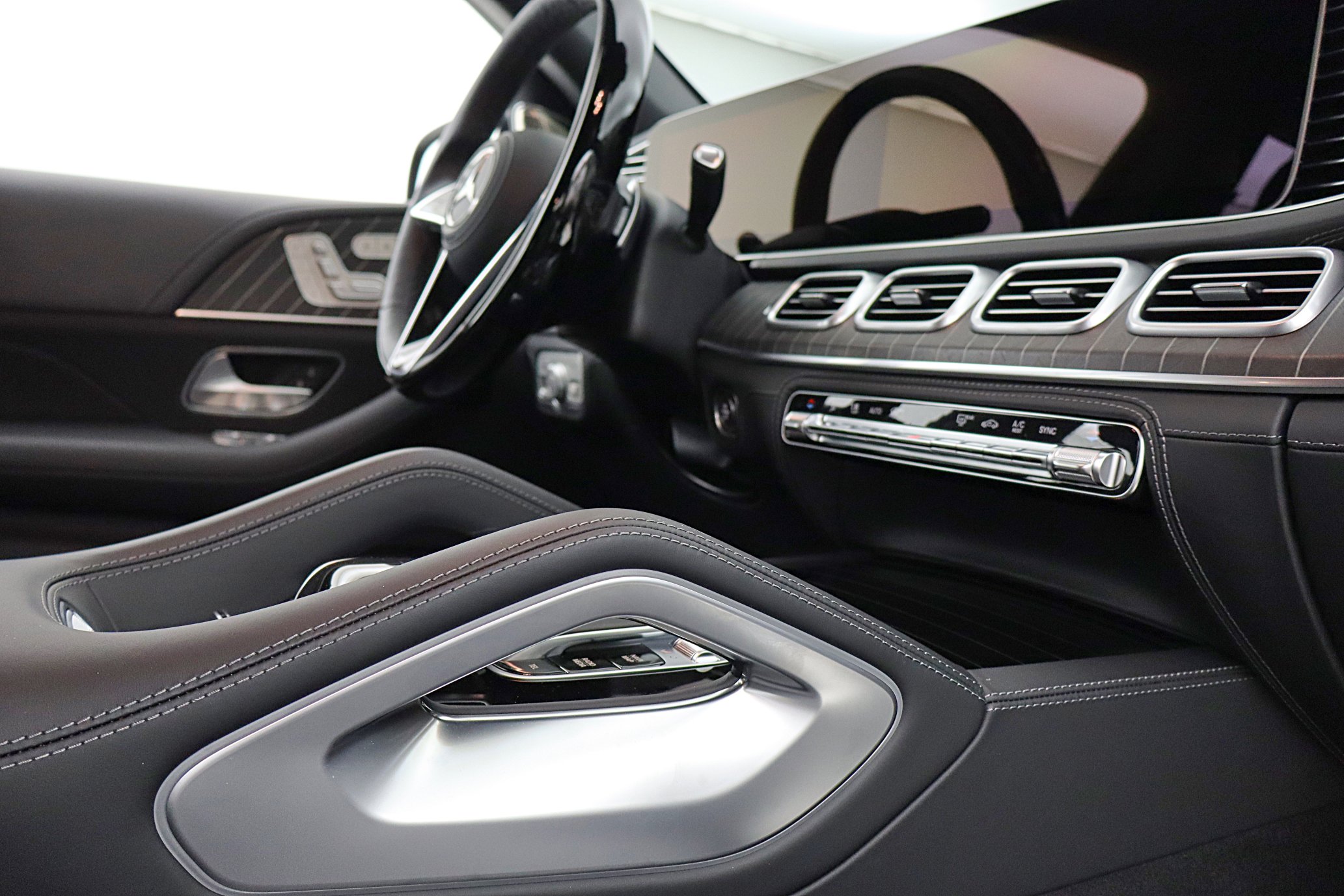 Used 2026 Mercedes-Benz Maybach GLS 600 4MATIC image 42