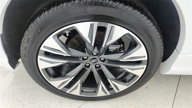 Used 2025 Audi Q8 Prestige w/ Prestige Package image 59