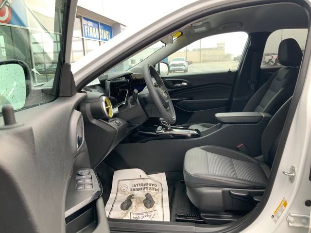 Used 2025 Chevrolet Trax LT FWD image 15