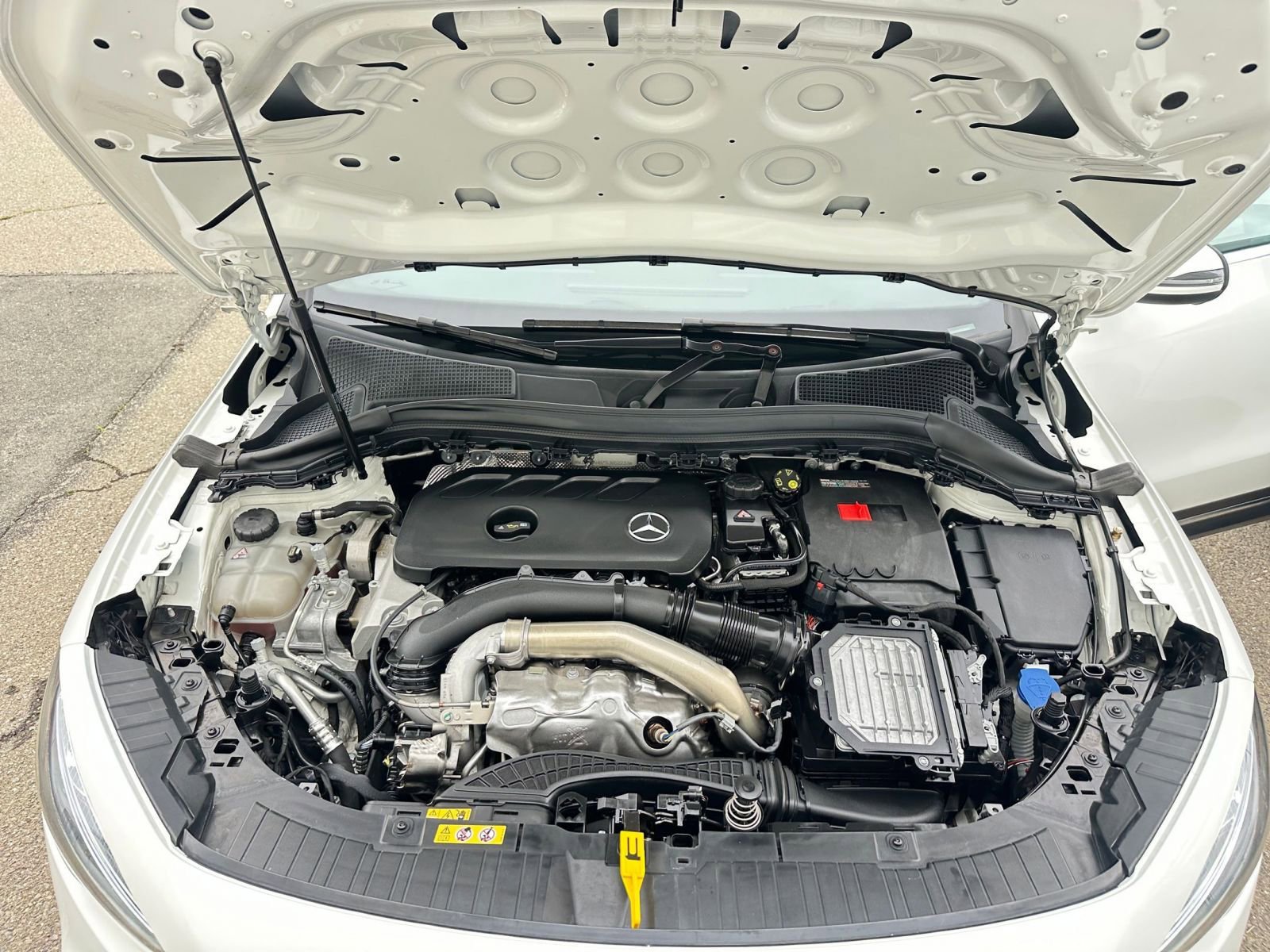 Used 2025 Mercedes-Benz GLA 250 4MATIC image 32