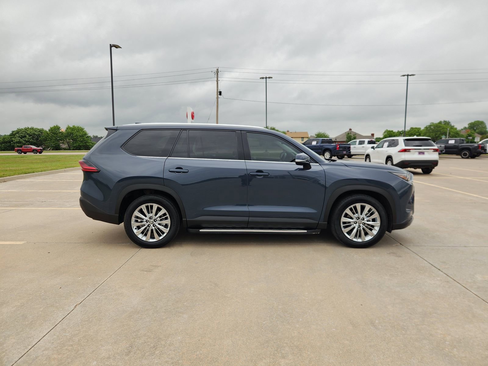 Used 2025 Toyota Grand Highlander AWD image 8