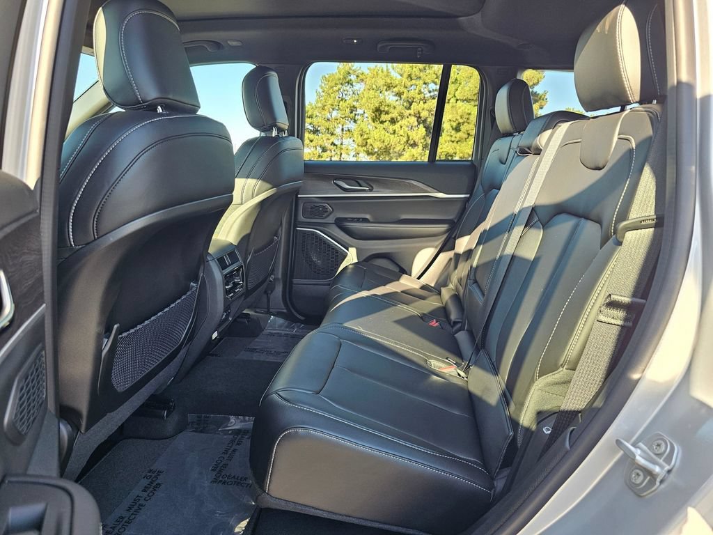 New 2025 Jeep Grand Cherokee Limited w/ Black Appearance Package AWD/4WD image 13