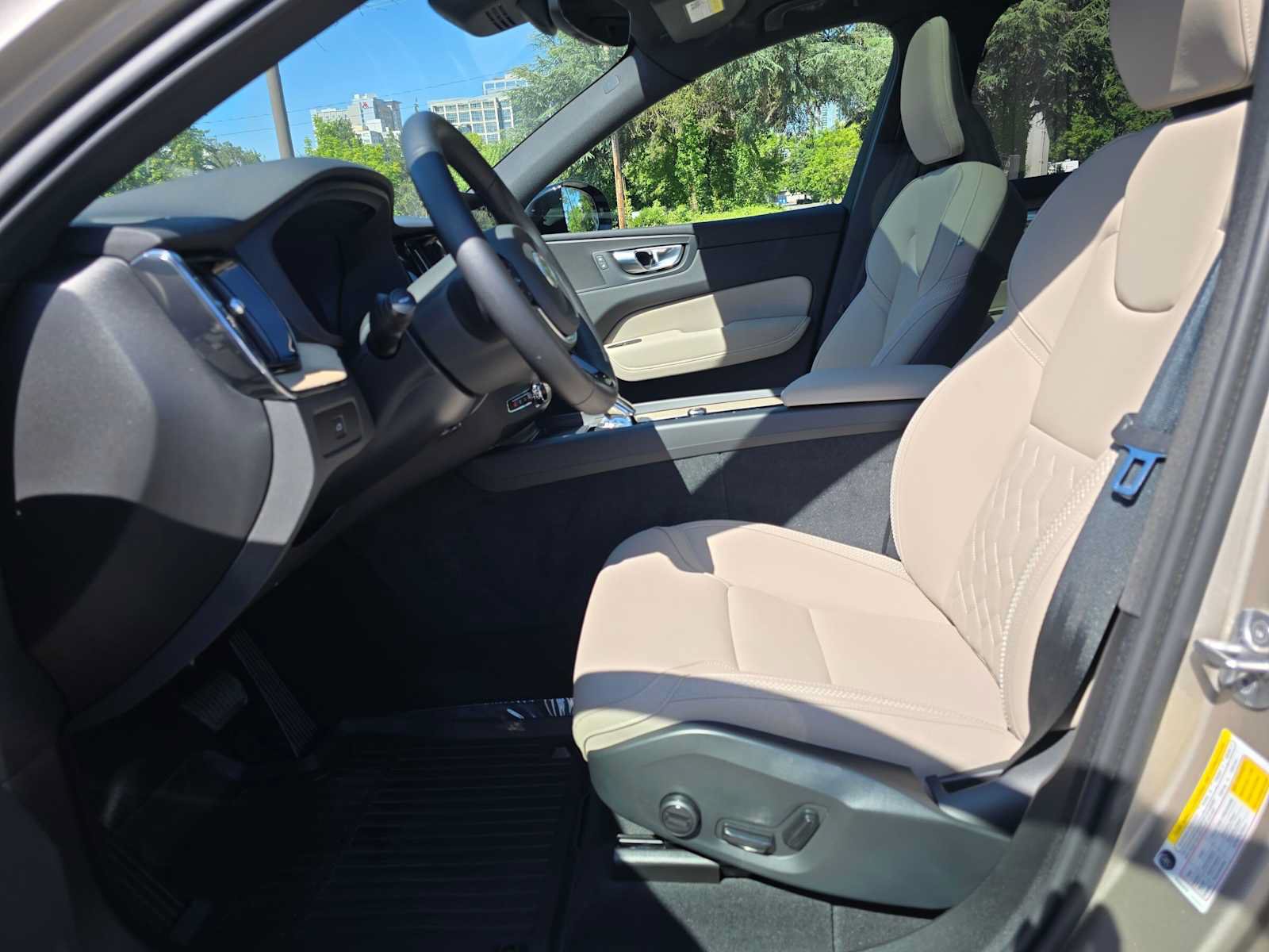 Used 2026 Volvo XC60 B5 Plus w/ Protection Package Premier AWD/4WD image 17