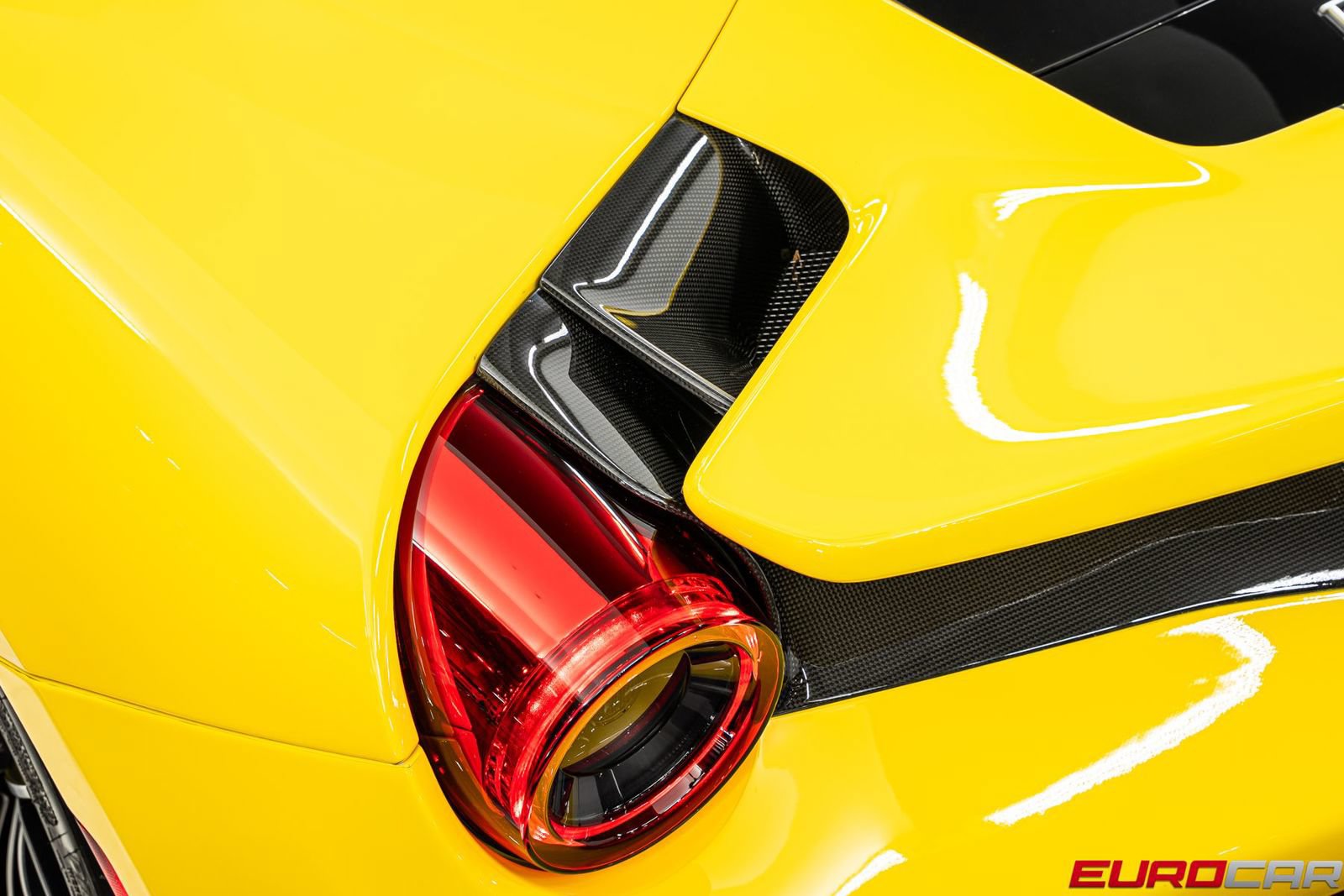 Used 2020 Ferrari 488 Pista Coupe RWD image 28