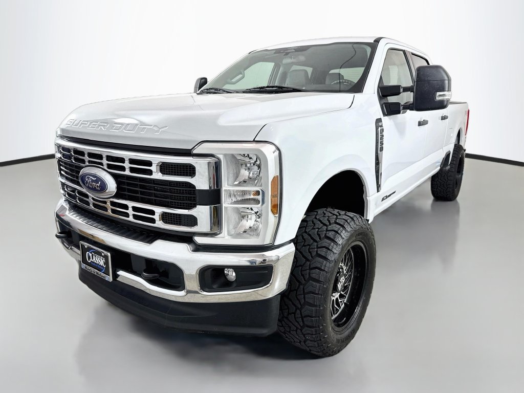 Used 2024 Ford F250 XLT w/ FX4 Off-Road Package AWD/4WD image 3
