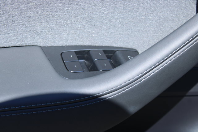 Used 2026 Tesla Model Y 2WD image 9