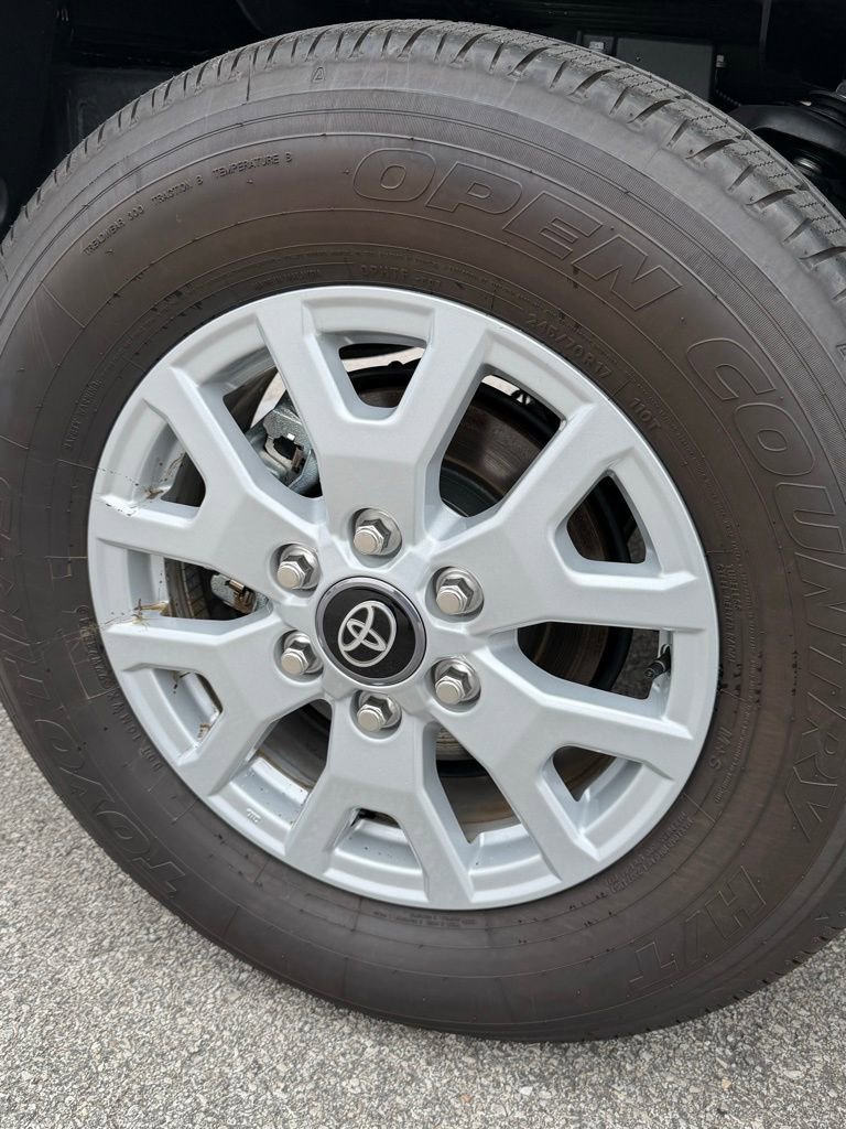 Used 2025 Toyota Tacoma SR AWD/4WD image 10