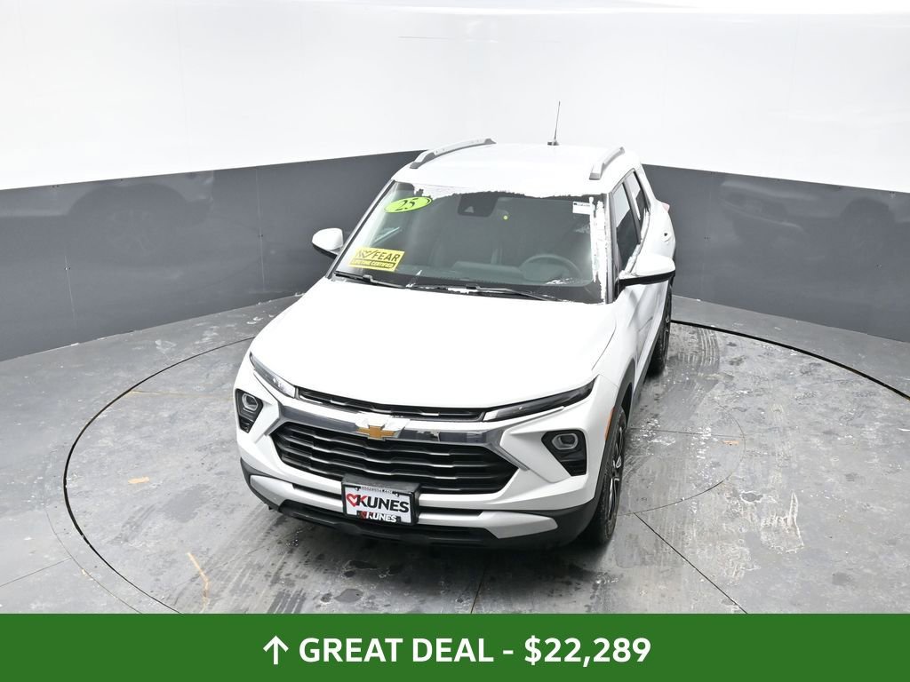 Used 2025 Chevrolet TrailBlazer LT w/ Driver Confidence Package image 39