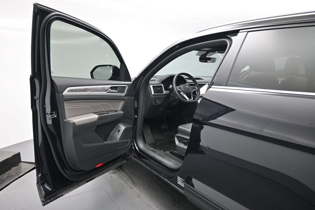 Used 2023 Volkswagen Atlas Cross Sport SE w/ Black Wheel Package AWD/4WD image 9