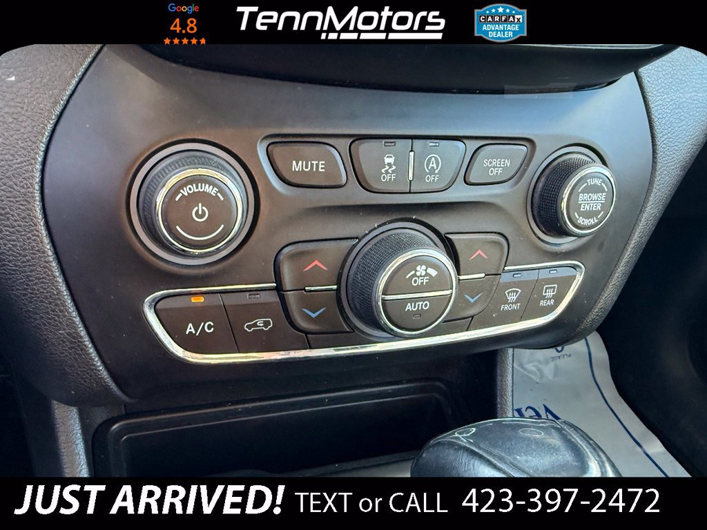 Used 2019 Jeep Cherokee Trailhawk AWD/4WD image 20