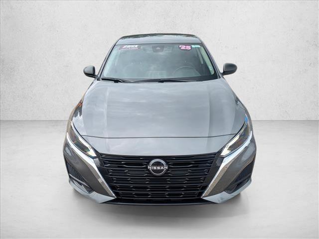 Used 2025 Nissan Altima 2.5 SV FWD image 2
