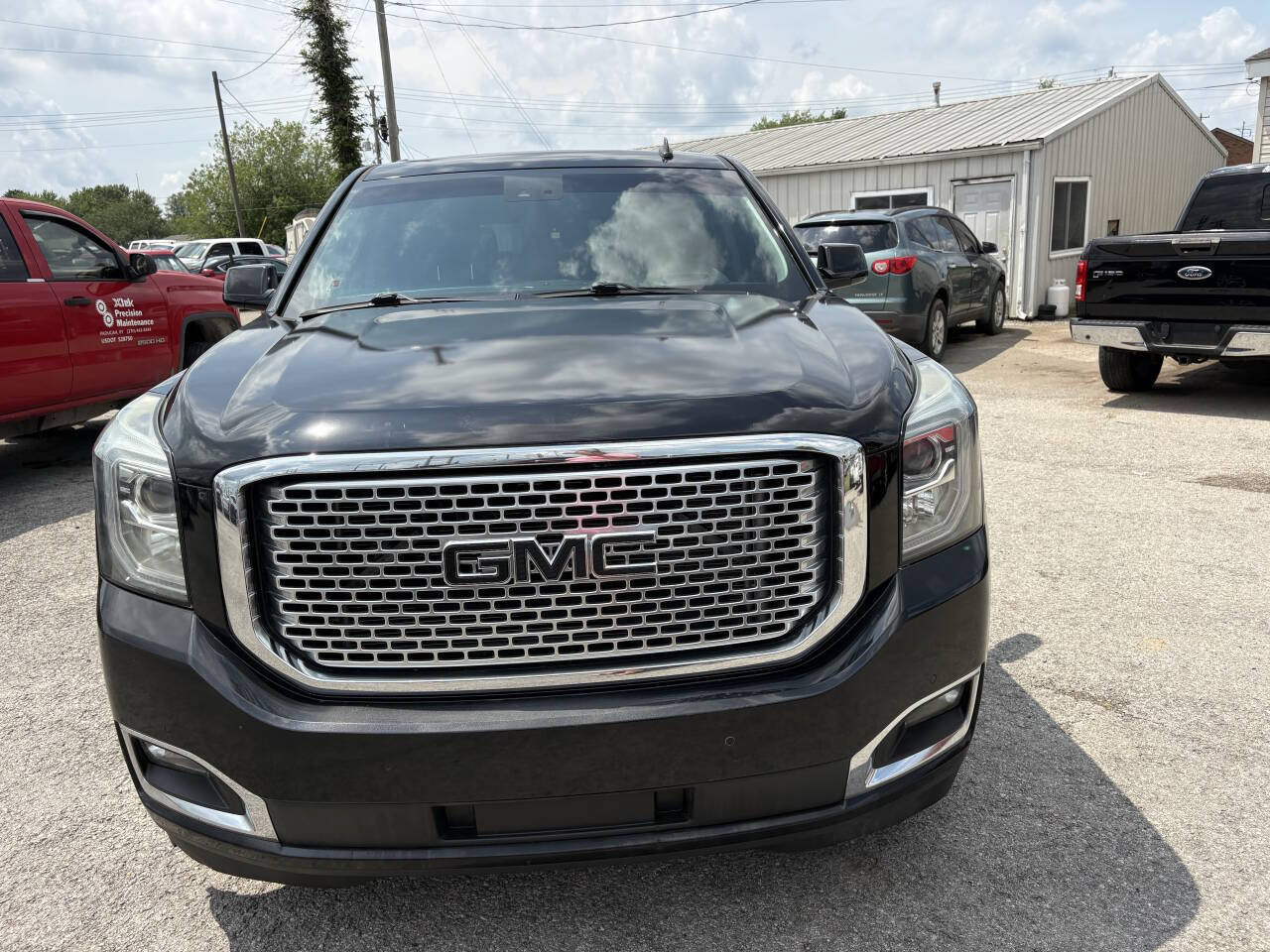 Used 2015 GMC Yukon Denali w/ Touring Package AWD/4WD image 4