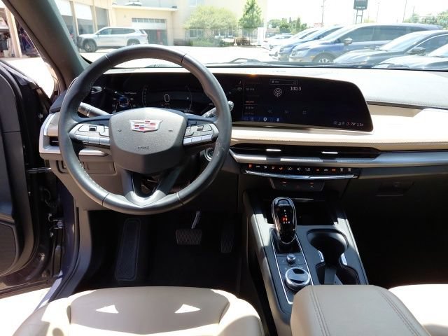 Used 2025 Cadillac XT4 Premium Luxury FWD image 25