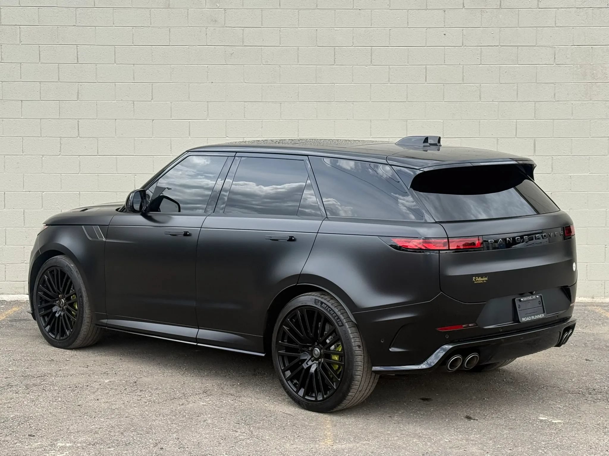 Used 2024 Land Rover Range Rover Sport AWD/4WD image 8