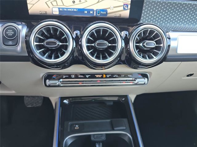Used 2025 Mercedes-Benz GLB 250 4MATIC image 32