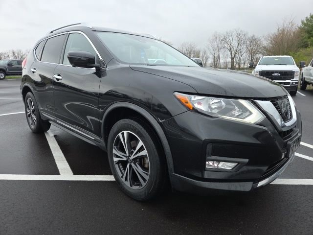 Used 2017 Nissan Rogue SL image 1