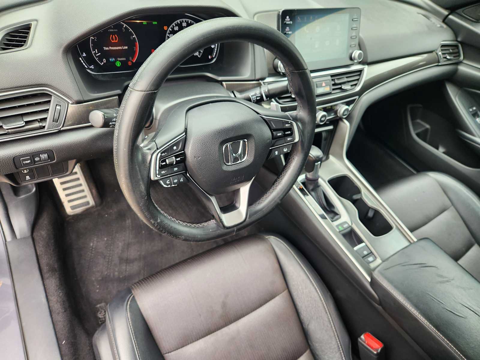 Used 2018 Honda Accord Sport image 2