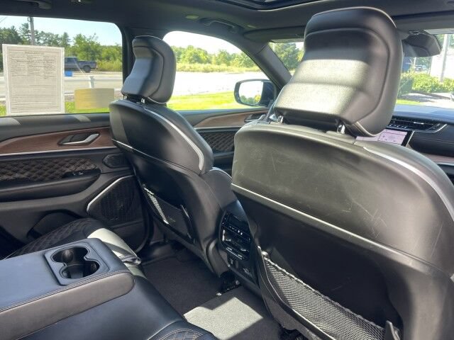 Used 2025 Jeep Grand Cherokee Summit w/ Obsidian Package AWD/4WD image 11