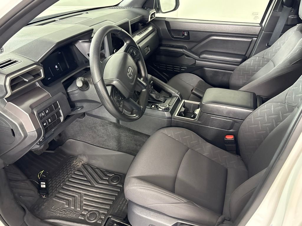 Used 2025 Toyota Tacoma SR5 AWD/4WD image 23