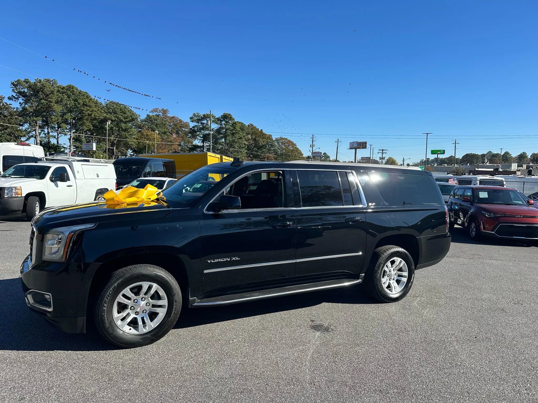 Used 2017 GMC Yukon XL SLT w/ Premium Edition image 1
