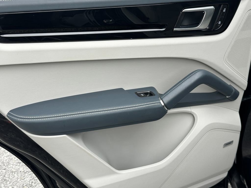 Used 2022 Porsche Cayenne S image 26