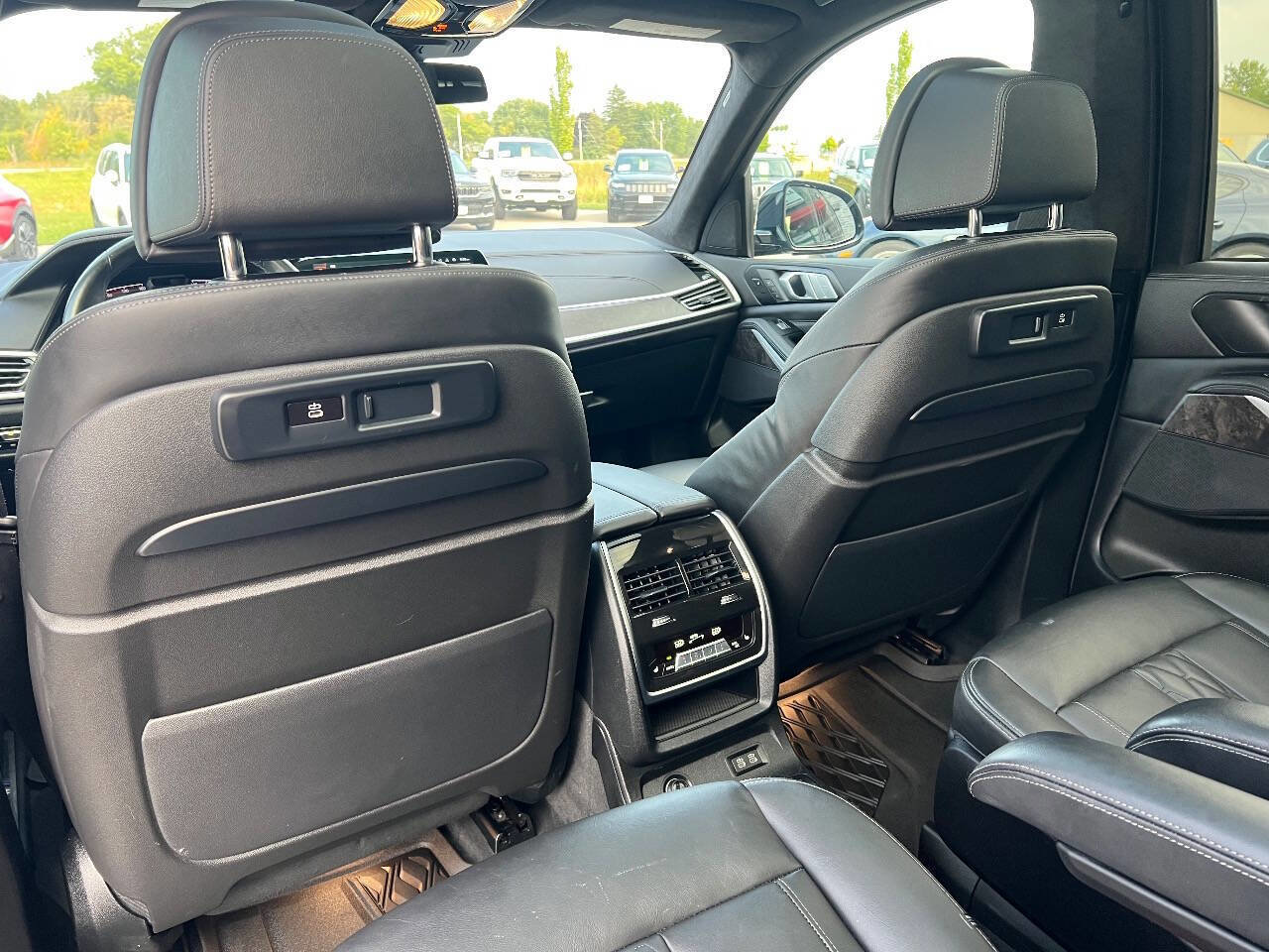 Used 2022 BMW X7 xDrive40i w/ M Sport Package image 30