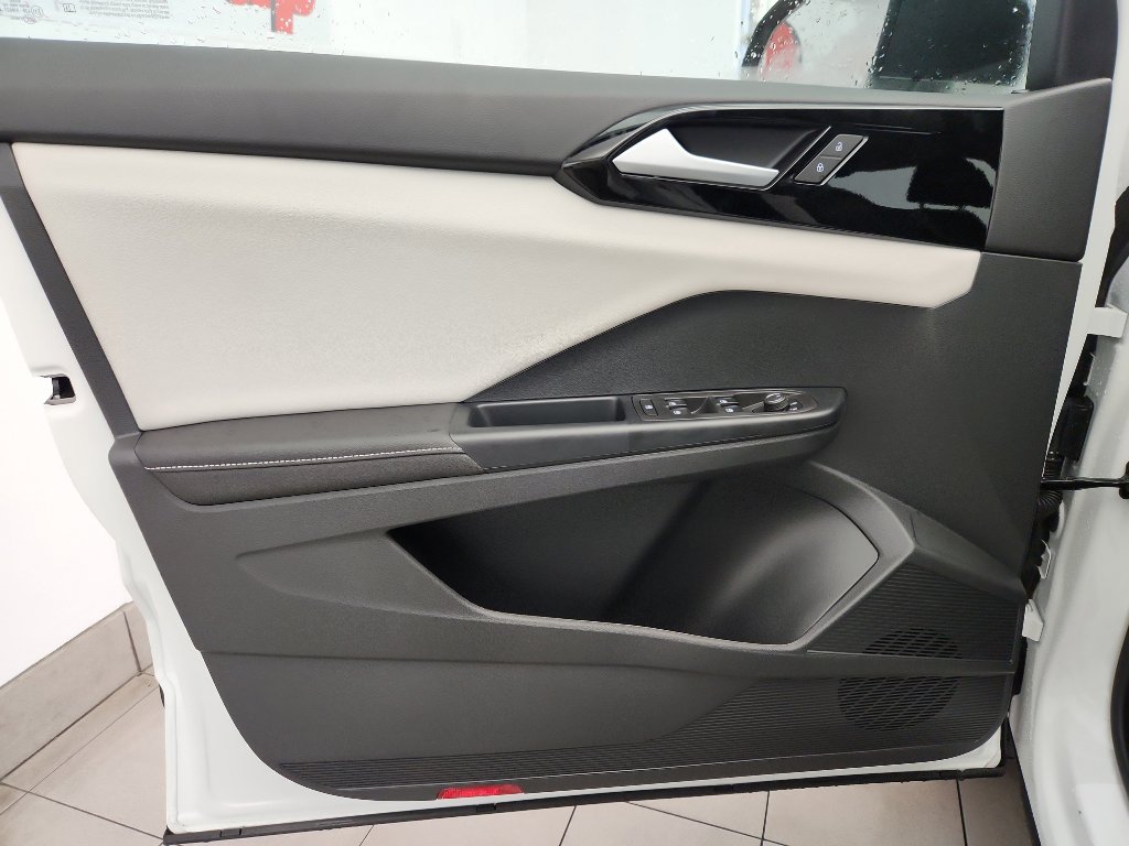 New 2026 Volkswagen Taos S image 8