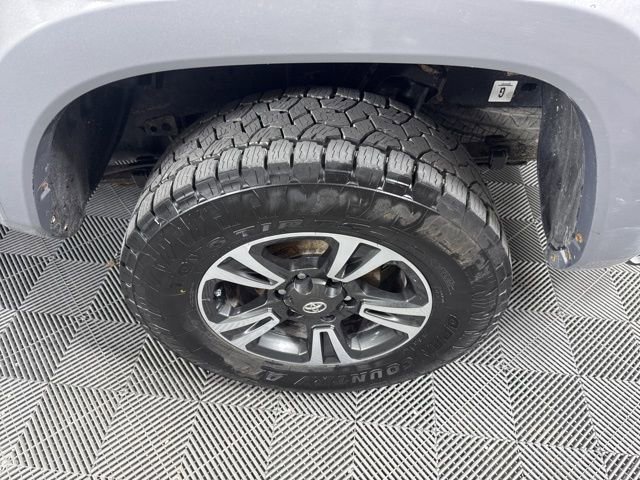 Used 2019 Toyota Tacoma TRD Sport image 12