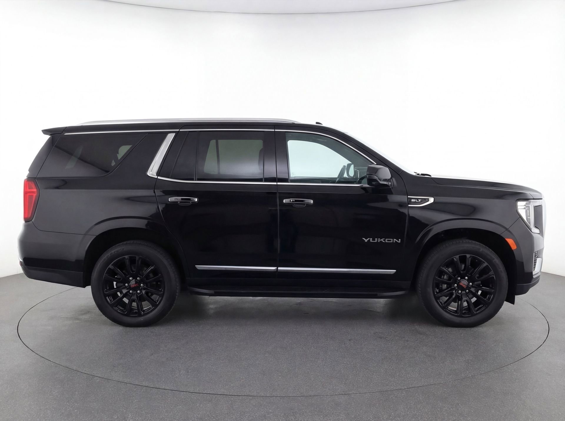 Used 2023 GMC Yukon SLT w/ SLT Premium Package image 9