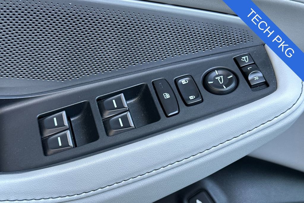 Used 2025 Acura MDX FWD w/ Technology Package image 12