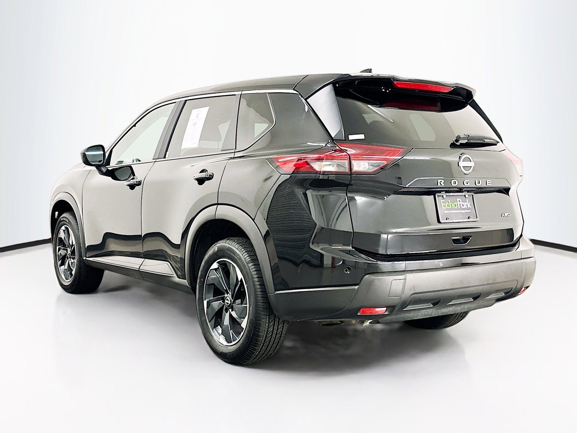 Used 2025 Nissan Rogue SV image 5