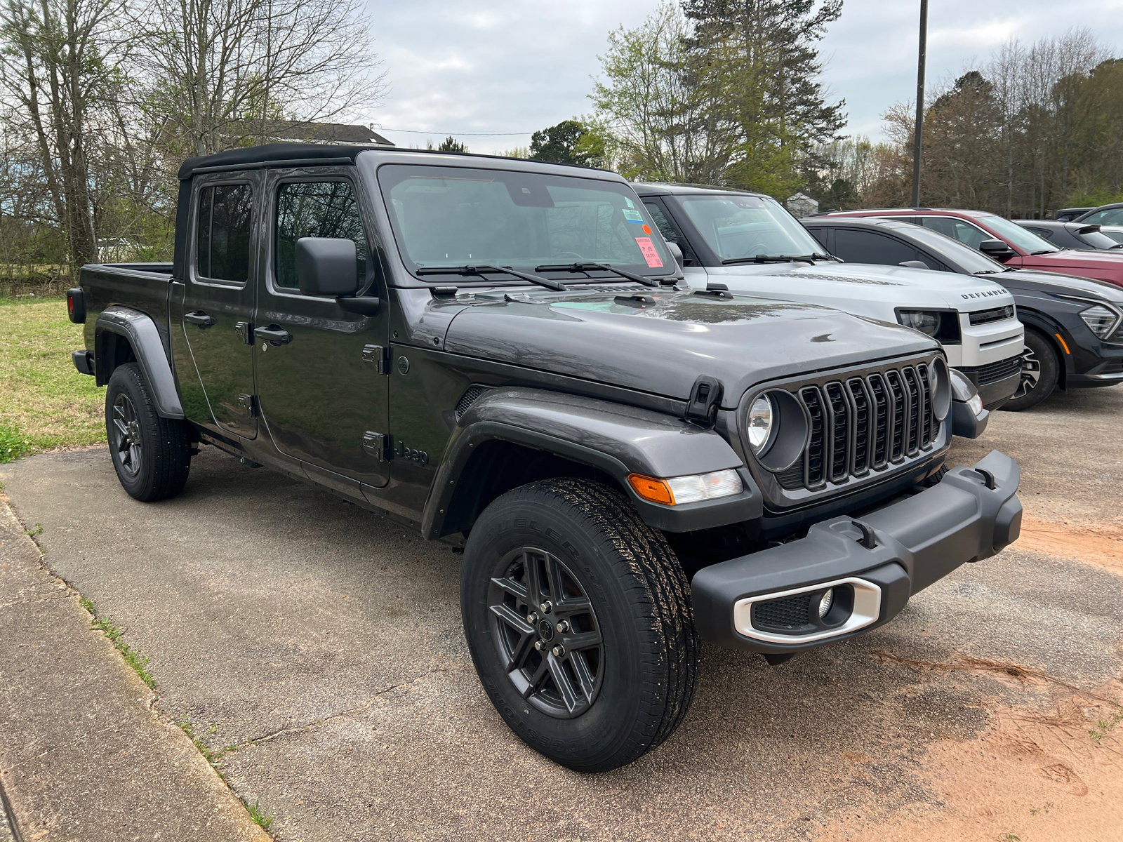Used 2024 Jeep Gladiator Sport image 3