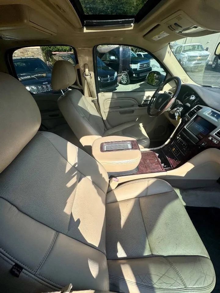 Used 2013 Cadillac Escalade Premium AWD/4WD image 7