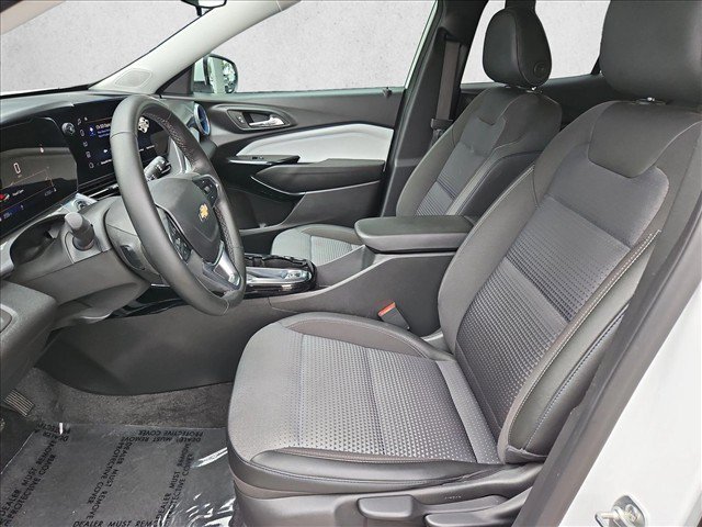 Used 2025 Chevrolet Trax LT w/ LT Convenience Package FWD image 22