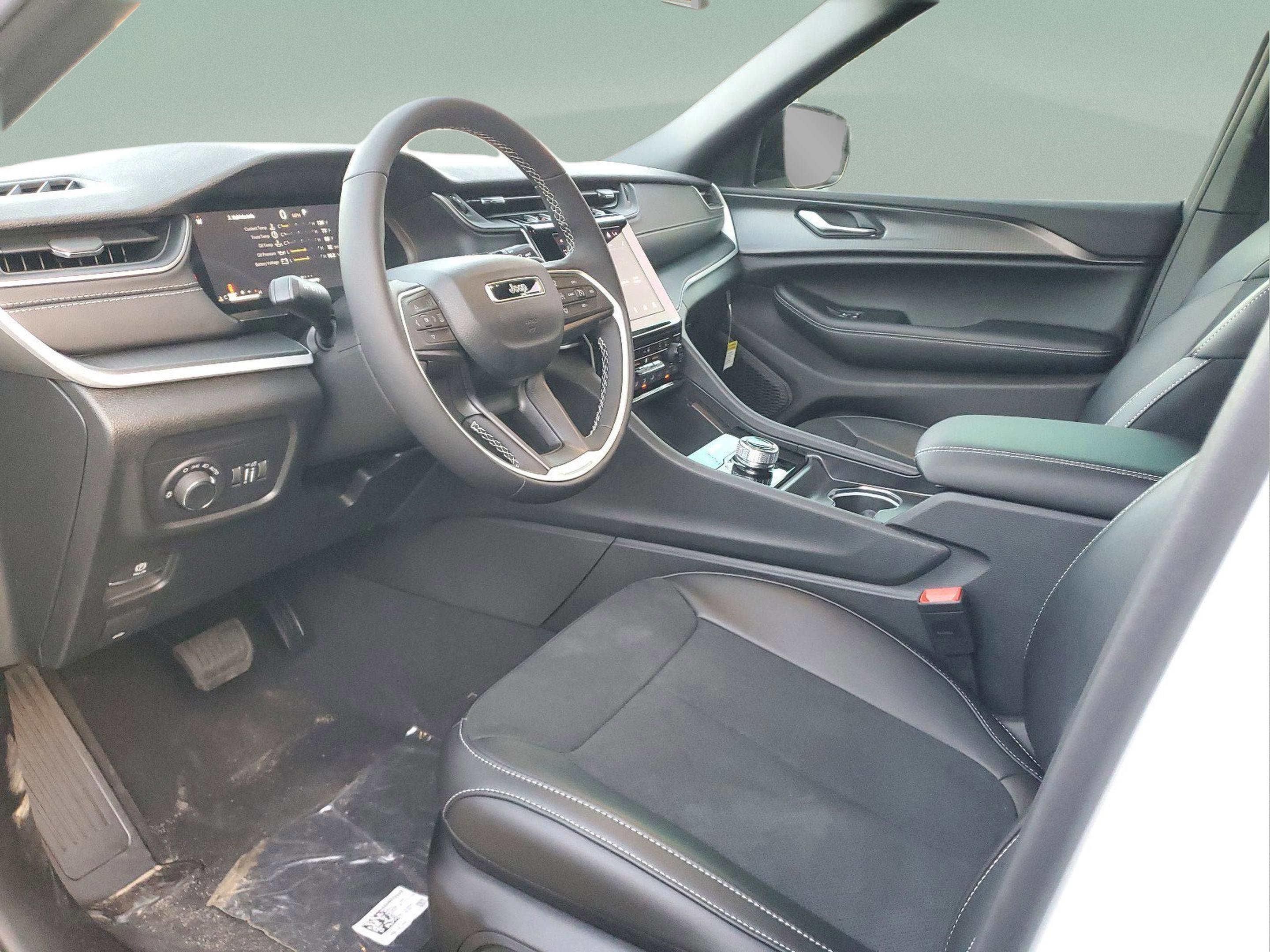 New 2025 Jeep Grand Cherokee L Altitude image 19