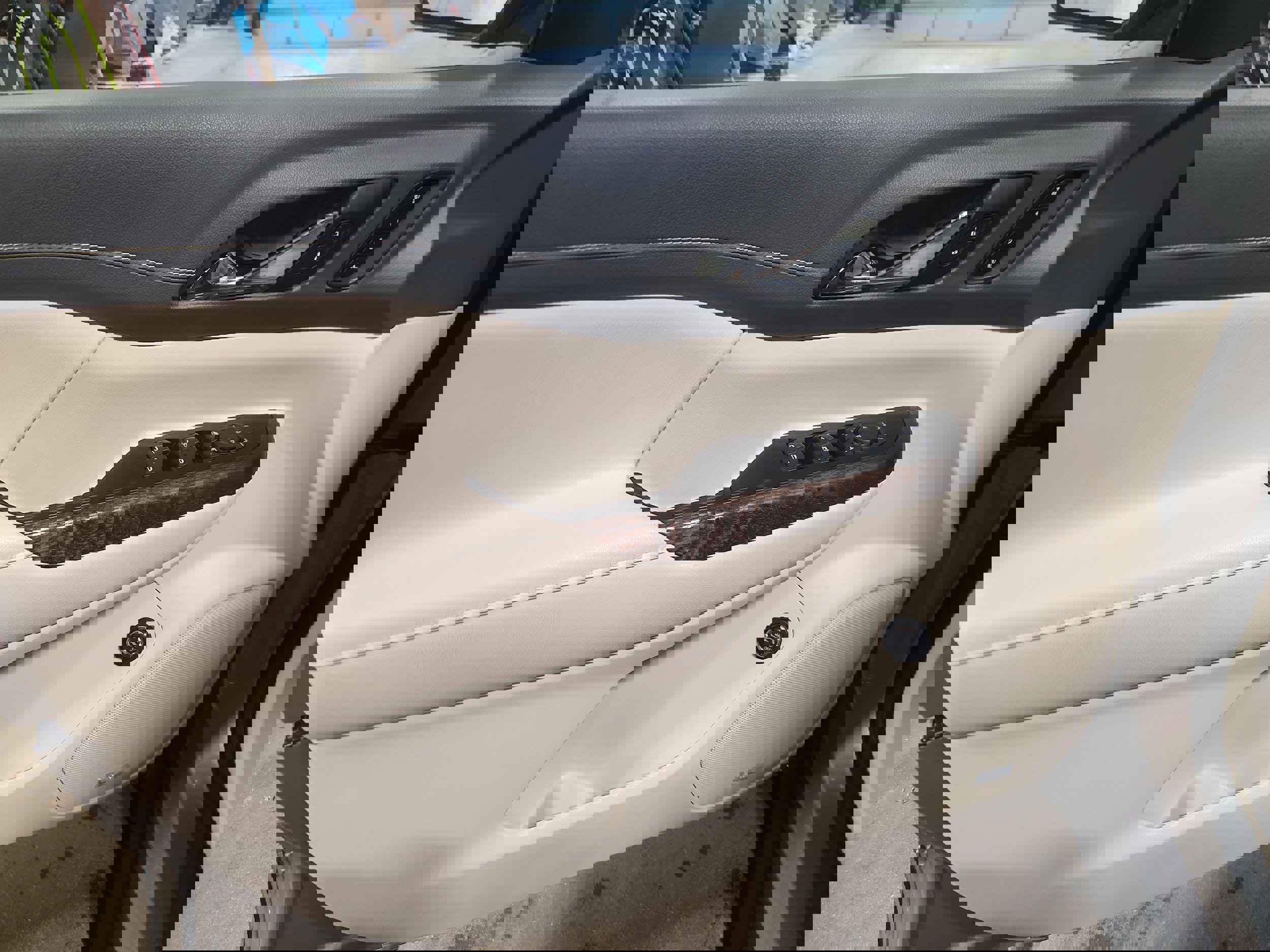 Used 2023 GMC Acadia Denali w/ Denali Technology Package image 11