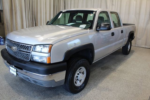 Used 2005 Chevrolet Silverado 2500 W/T w/ Skid Plate Package AWD/4WD image 3