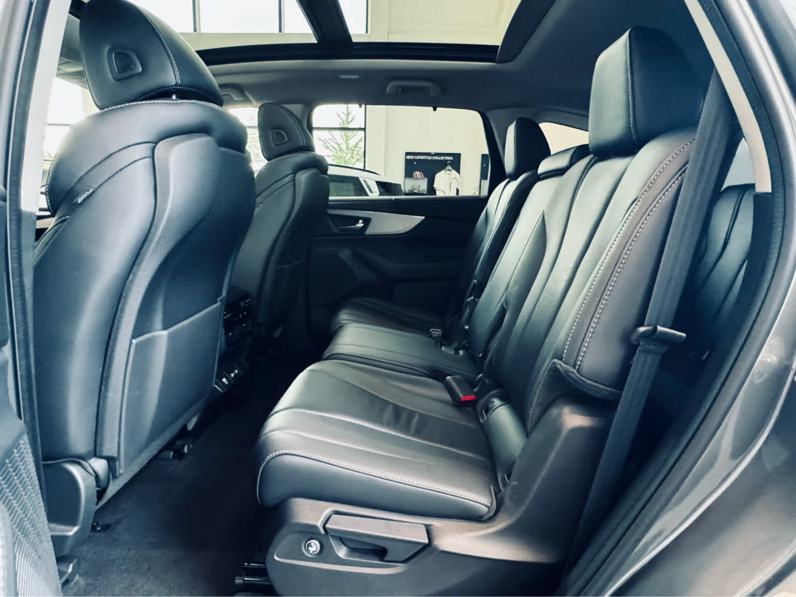 Used 2024 Acura MDX SH-AWD w/ Technology Package image 17