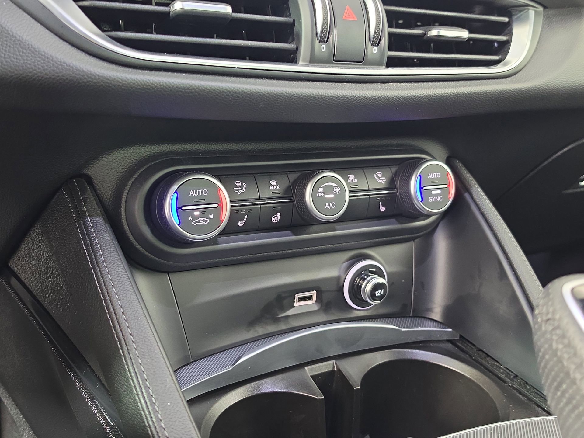 Used 2024 Alfa Romeo Stelvio Veloce AWD/4WD image 31