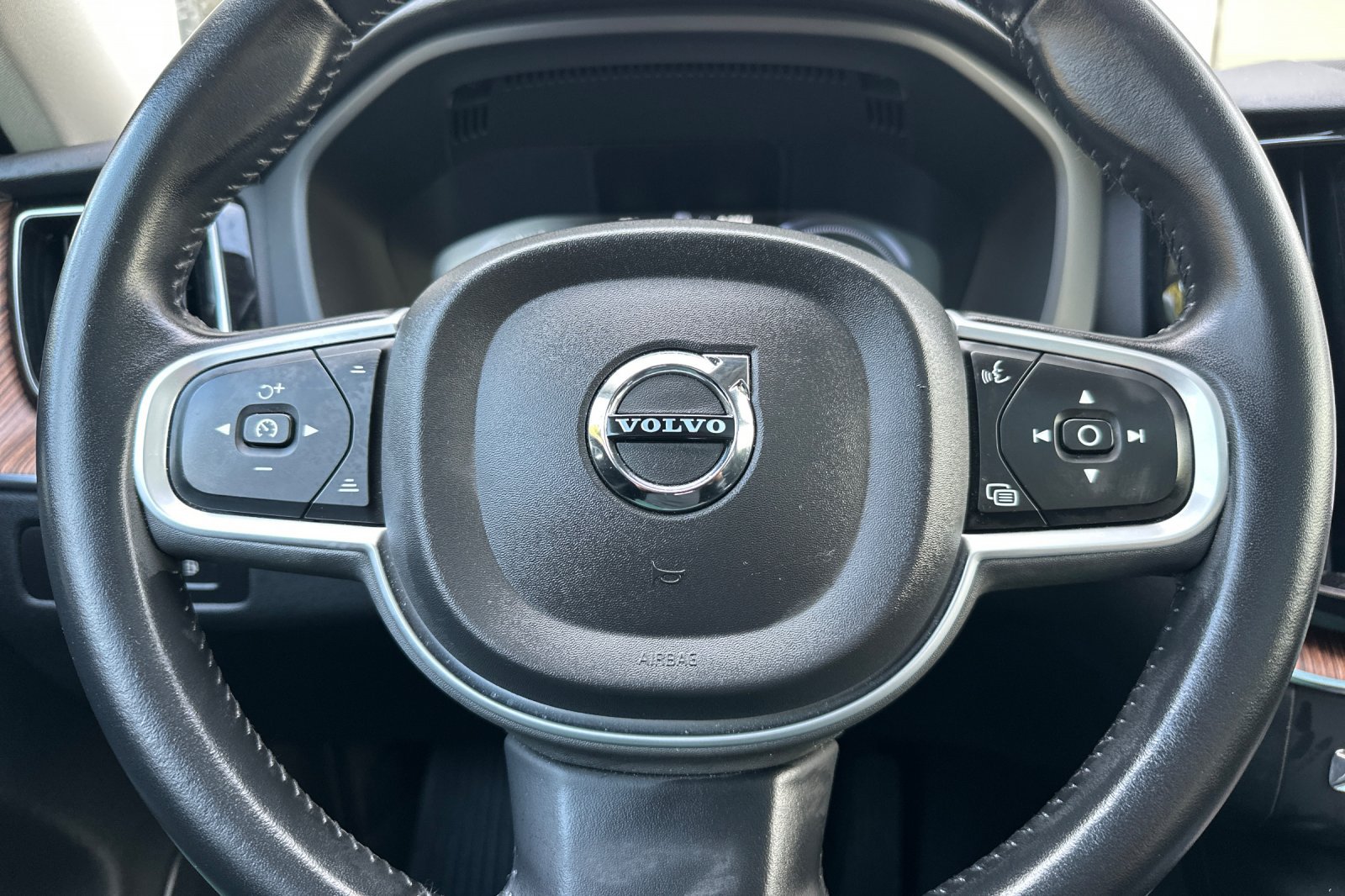 Used 2021 Volvo XC60 T8 Inscription Expression w/ Advanced Package AWD/4WD image 28