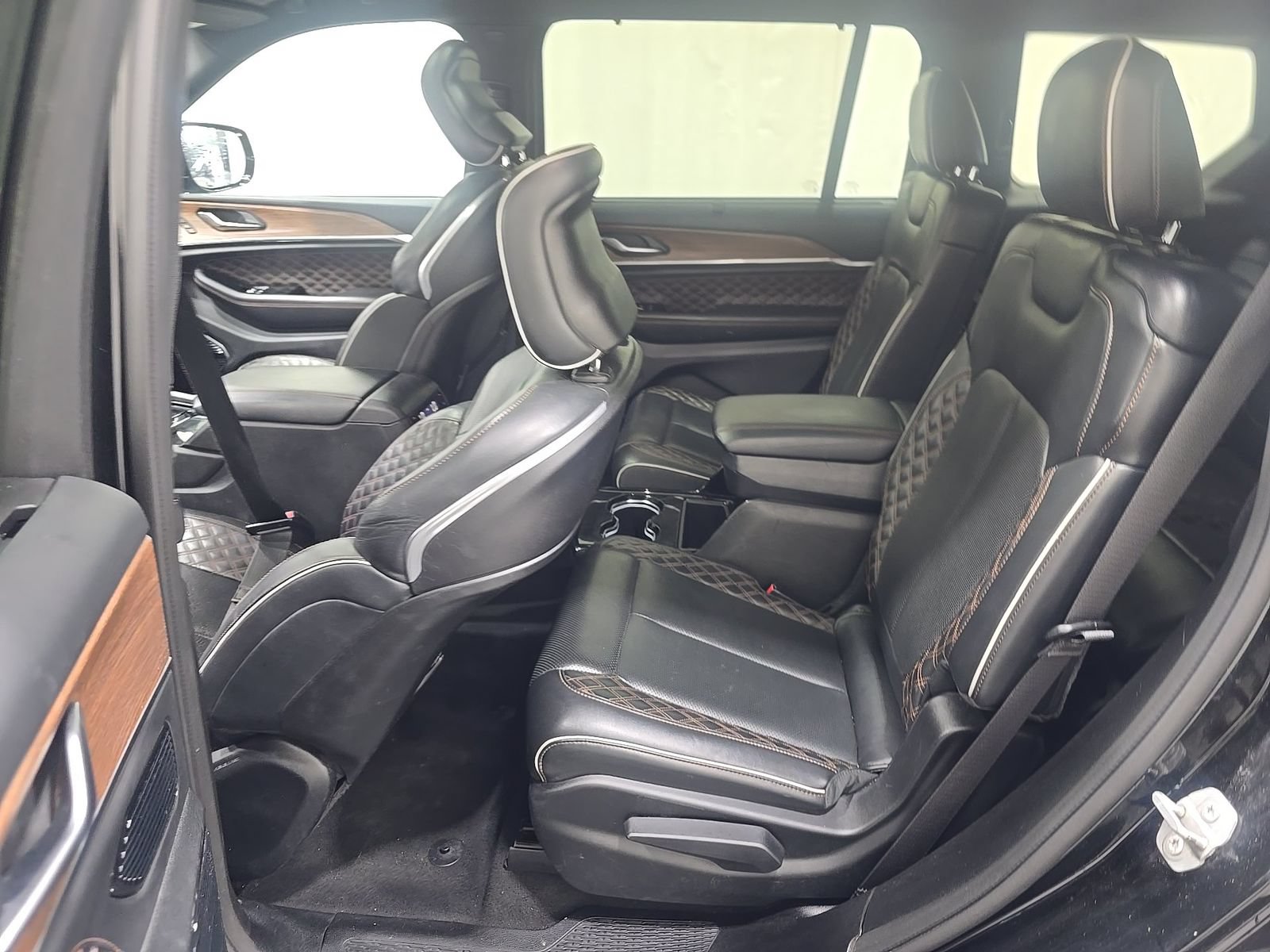 Used 2021 Jeep Grand Cherokee L Summit w/ Luxury Tech Group V AWD/4WD image 12