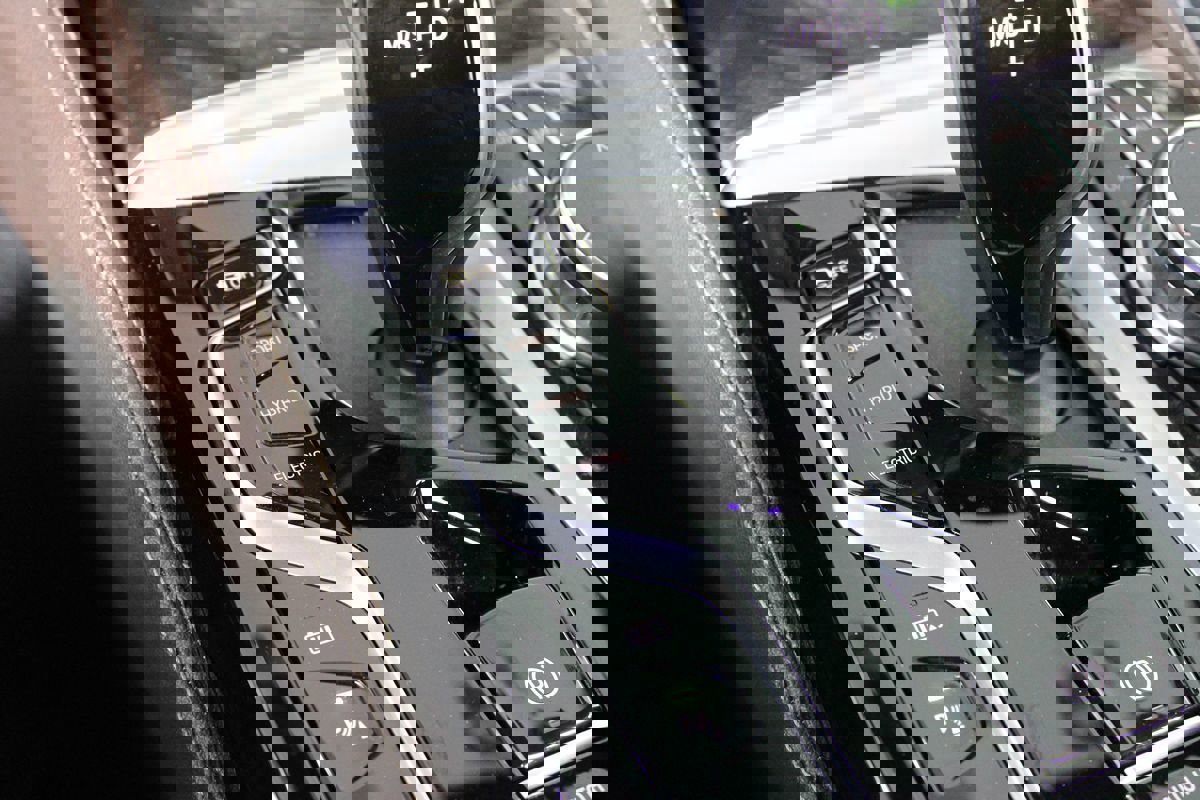 Used 2023 BMW 530e w/ M Sport Package image 13